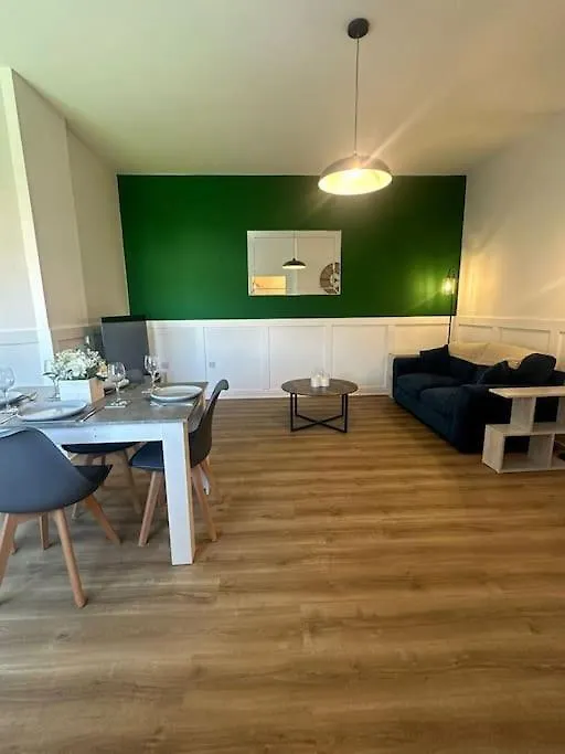 New Luxury Apartment, Sea Viewwith Parking location